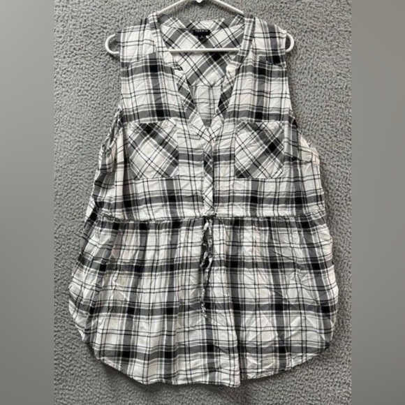 Torrid Shirt Womens 2X White Black Plaid Sleeveless V Neck Button Up Blouse Tie - Picture 1 of 11
